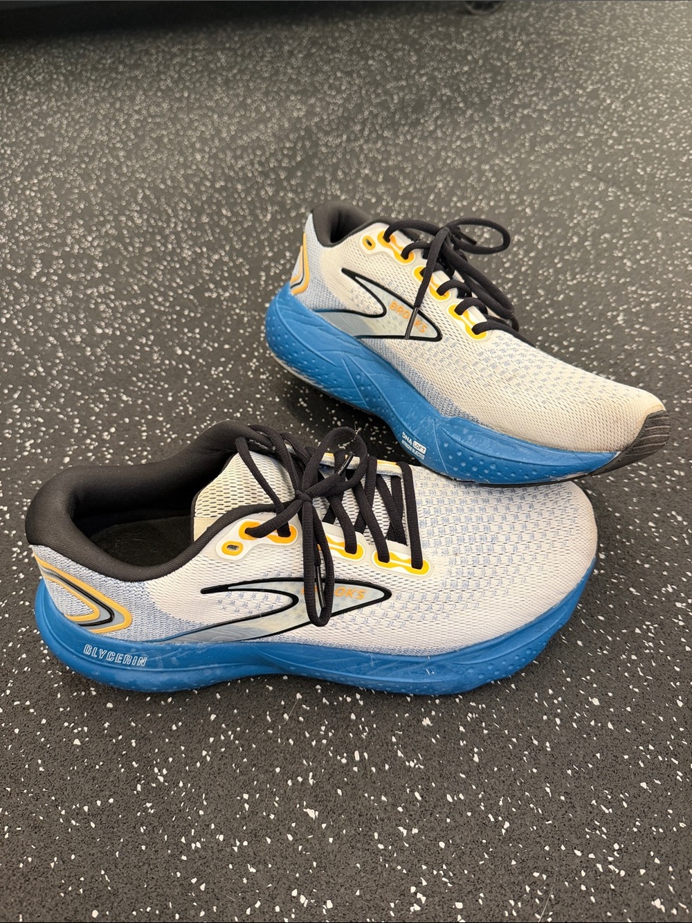 Brooks Glycerin 21 Men’s Running Shoes in Light Gray, Blue, Black and Yellow